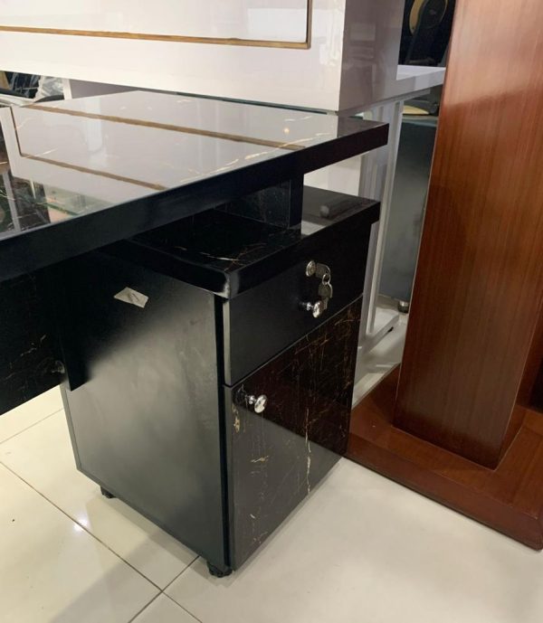 Executive granito smart desk